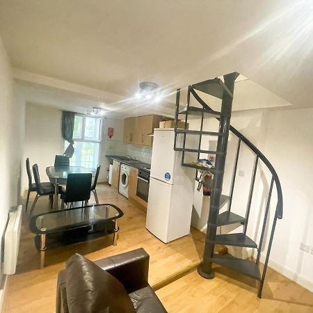 96 Uxbridge Road Apartments Лондон Экстерьер фото